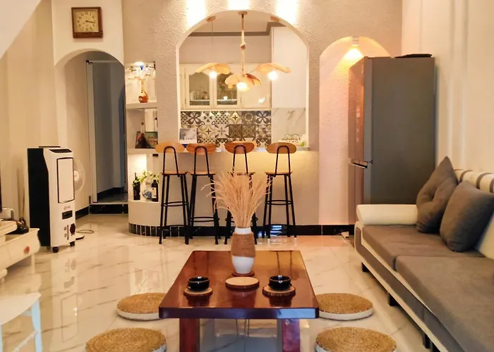 Hoàng Nga 1 *